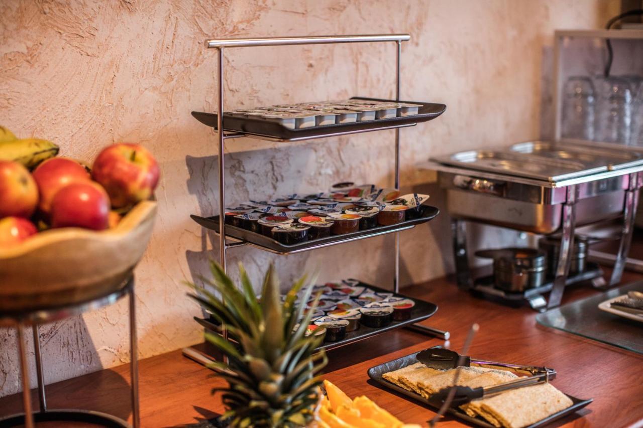 Hotel Le Provencal سلاوس المظهر الخارجي الصورة