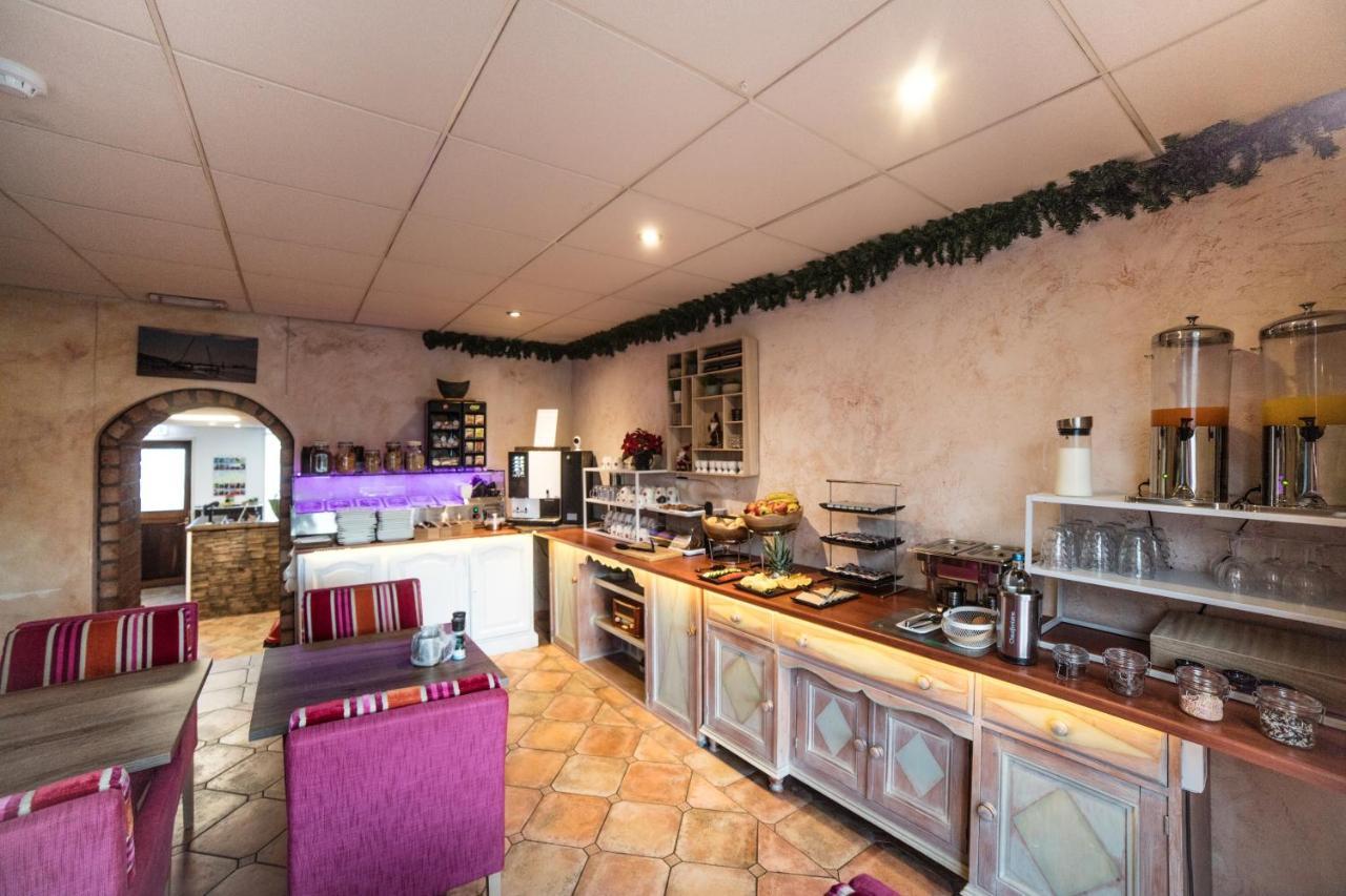 Hotel Le Provencal سلاوس المظهر الخارجي الصورة